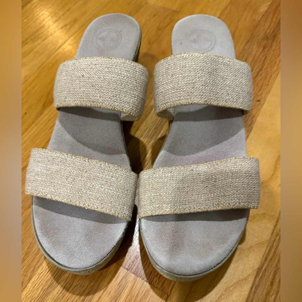 Charleston Shoe Company Thea sandal, 3” heel, 1.5” platform, gold shimmer, chic